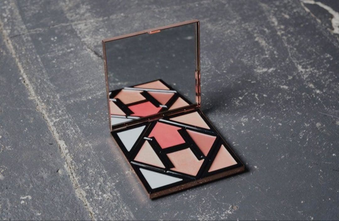 値下げ可能　引きずり込まれる運命のアイシャドウ　silver 値下げ可能 引きずり込まれる運命のアイシャドウ silver hazama 惹き