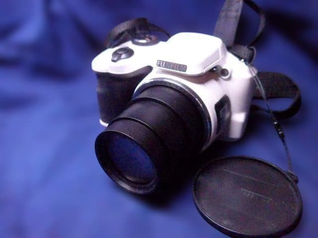 美品完動品。単三電池使用コンデジ　フジ FinePix S8650 ホワイト 美品完動品。フジ FinePix S8650 ホワイト 単三電池使用 - メルカリ