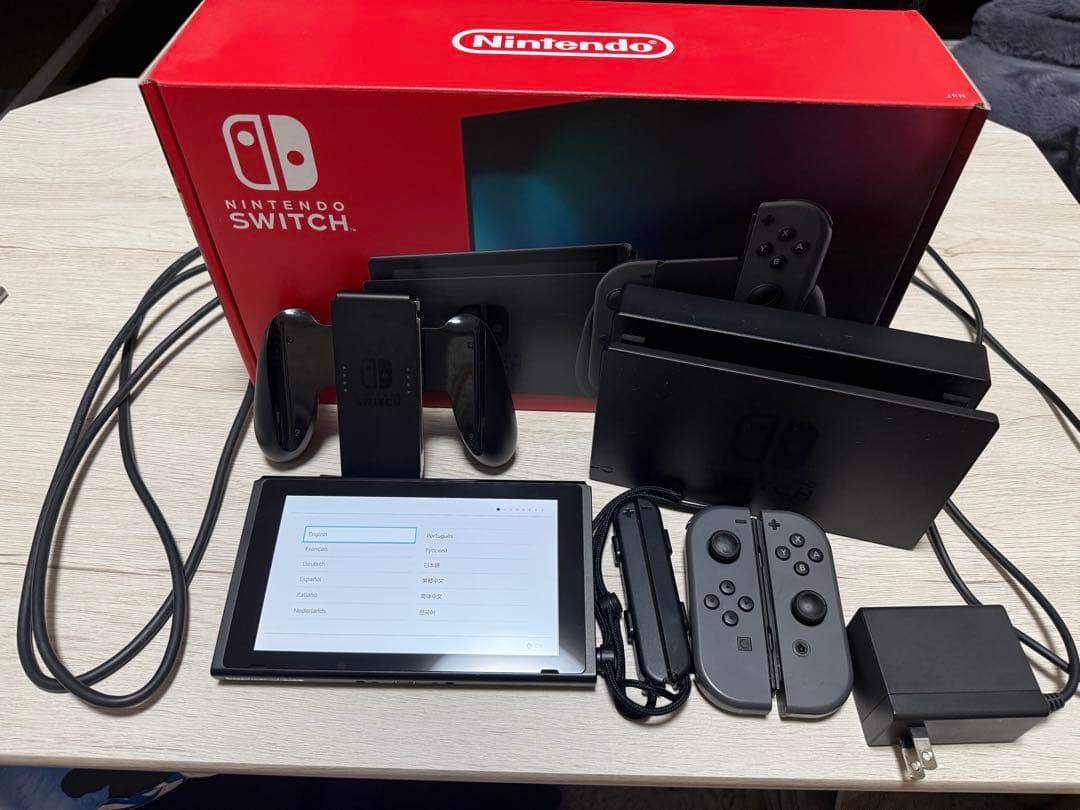 Nintendo Switch 本体 付属品 箱付き NintendoSwitch本体の付属品の他に追加で必要な周辺機器は？