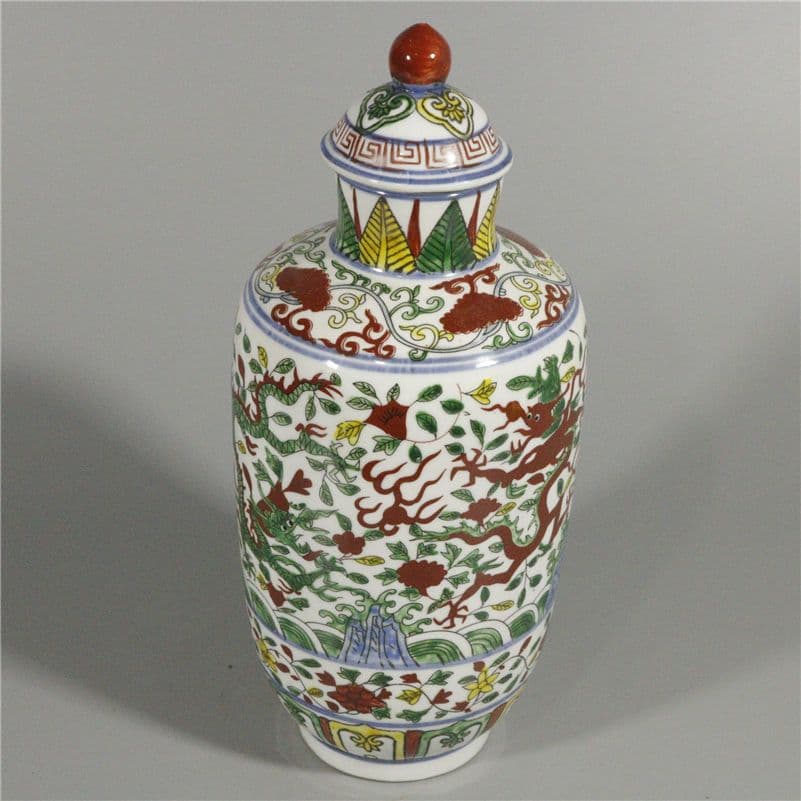 大明 嘉靖 青花五彩 雲龍紋 瓶 景徳鎮 花瓶 陶磁器 装飾品 美術品 置物