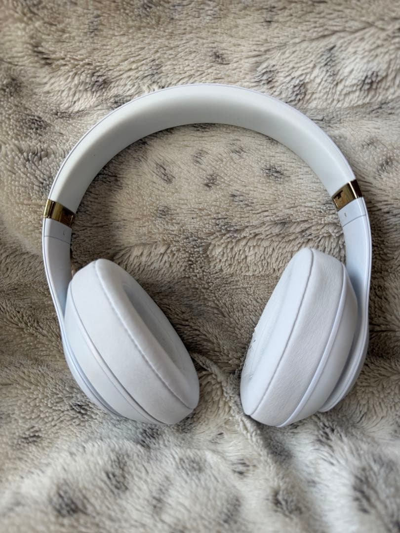 BEATS STUDIO3 ワイヤレスヘッドホン ホワイト - メルカリ