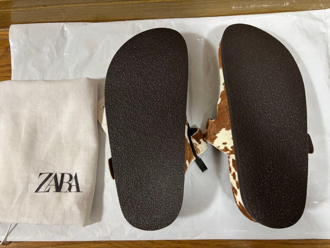 ZARA ザラ 牛柄 サボ サンダル ハラコ調 35 未使用 保存袋付き - メルカリ