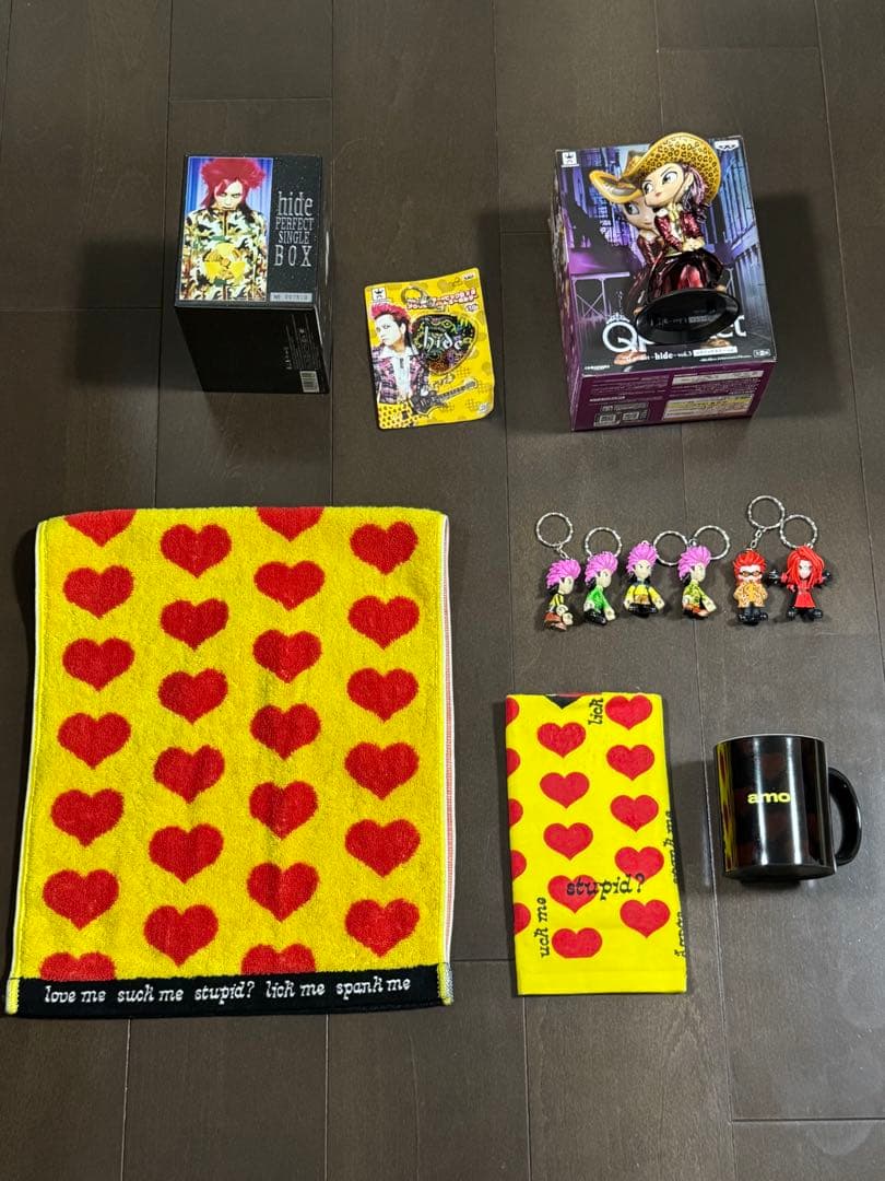 hide PERFECT SINGLE BOX CD DVD ギター型ピンバッジ hide PERFECT SINGLE BOX CD DVD ギター型ピンバッジ