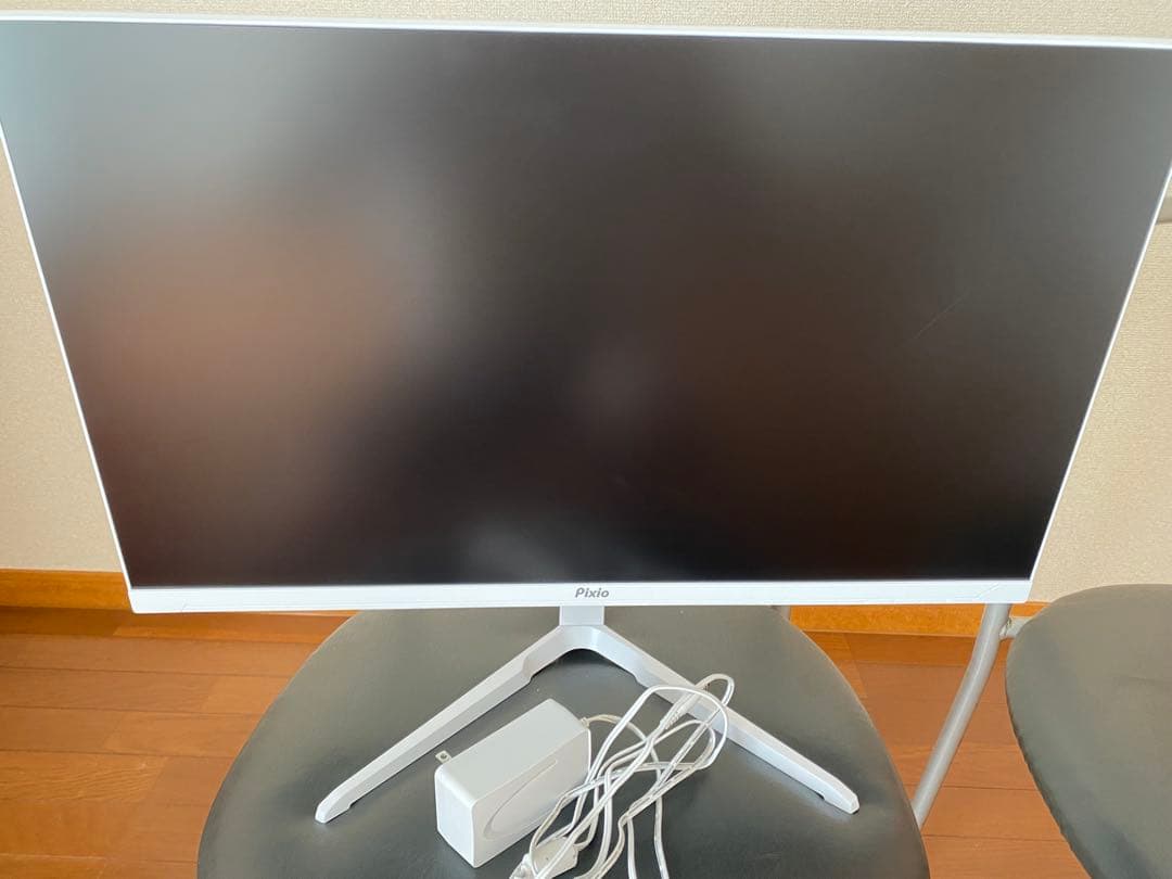 ホワイト モニター 本体 JAPANNEXTが27インチの画面を寝かせた状態でタッチ操作も行える