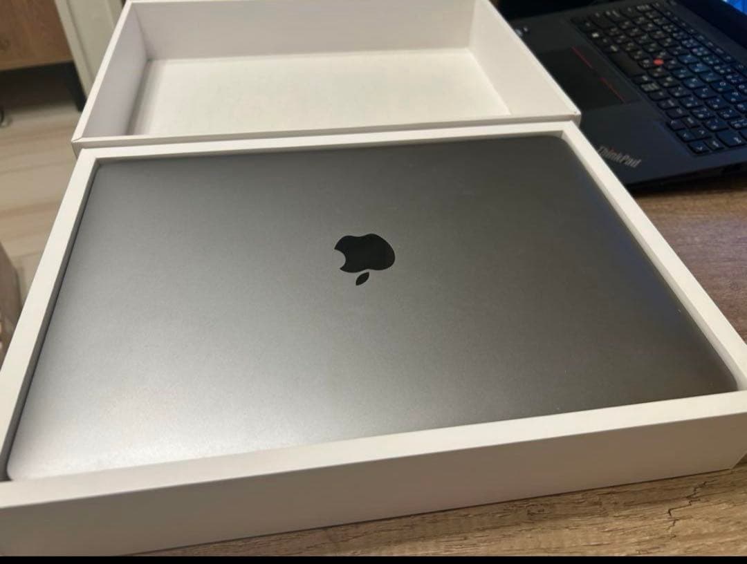 Apple MacBook Pro 13インチ スペースグレー 13.3インチMacBook Pro [整備済製品] 8コアCPUと8コアGPUを搭載した
