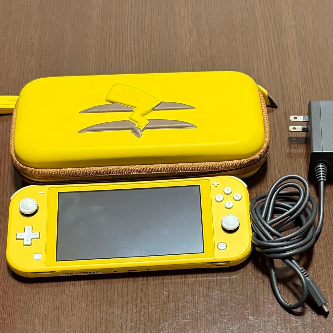Switch Lite イエロー　3点セット Nintendo Switch Lite 32GB Yellow Edition and Legend of Zelda