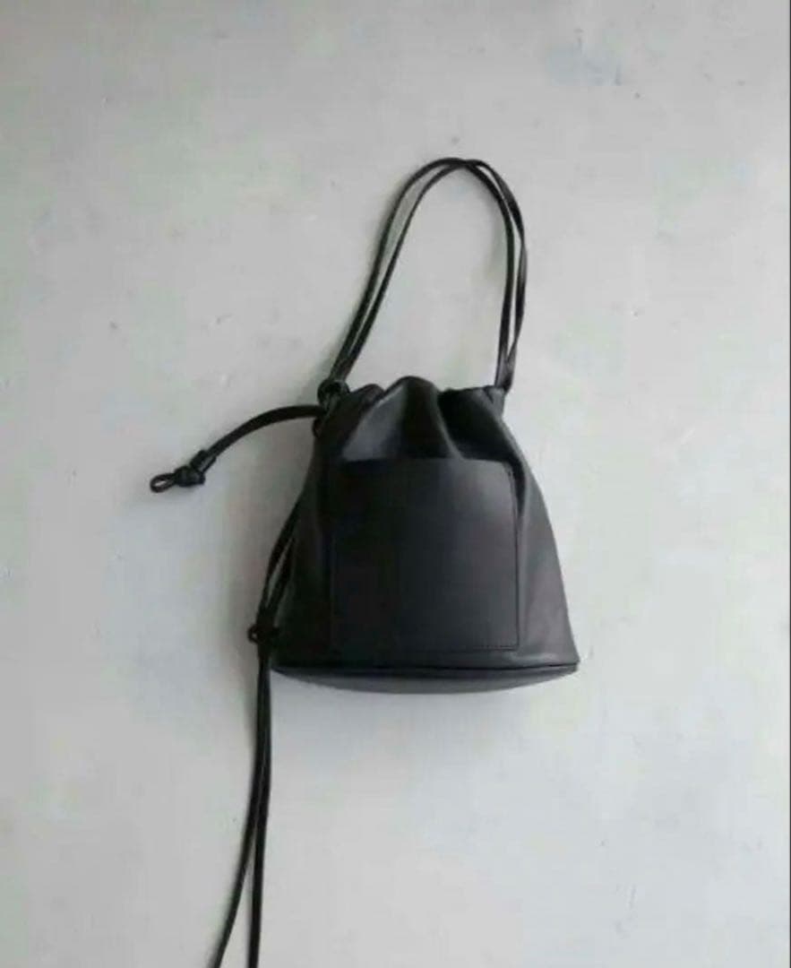 LA PEAU DE GEM レザー 巾着型ショルダーバッDRAWSTING 巾着 ショルダーバッグ パール[品番：LGMW0005457]｜La-gemme