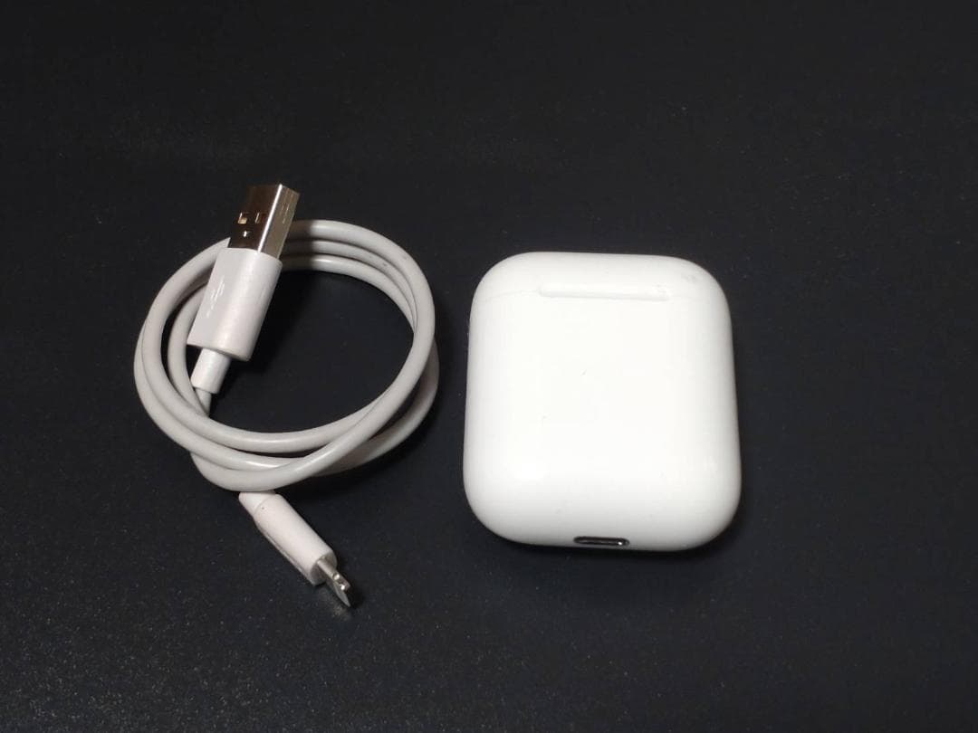 AirPods2(第2世代) ホワイト Lightning充電ケーブル付き - メルカリ