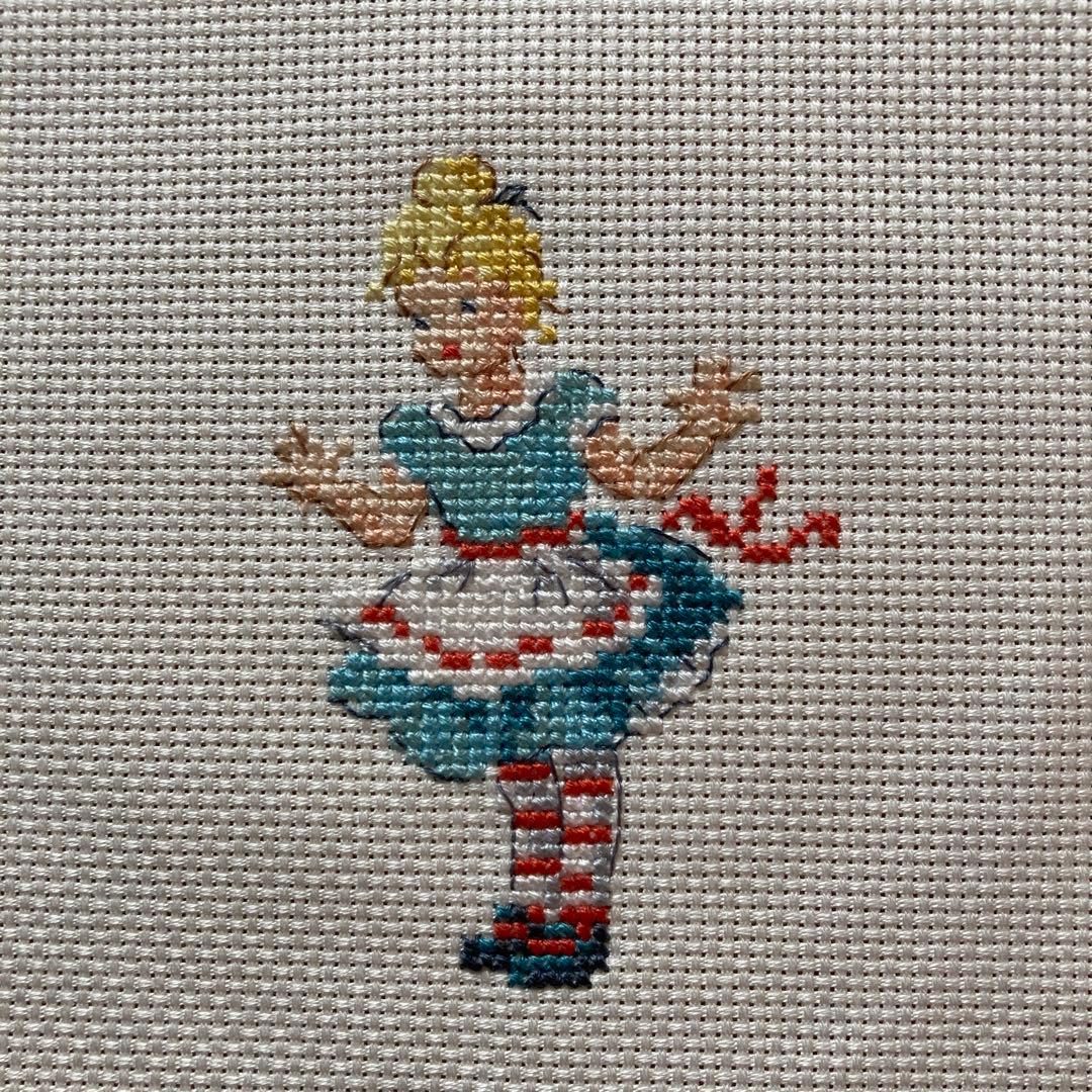 ヴェロニクアンジャンジェ クロスステッチ完成品 - メルカリ