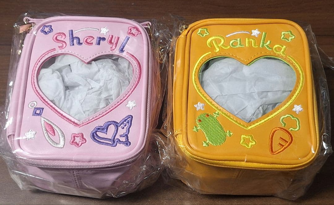 マクロス万国博覧会東京 マクロスF ぬいぐるみポーチ シェリル、ラン