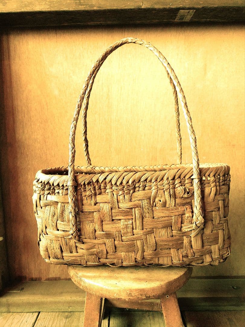月*陽様 信州安曇野の山葡萄かごバック。里山手仕事。 月*陽様 信州安曇野の山葡萄かごバック。里山手仕事。 - メルカリ