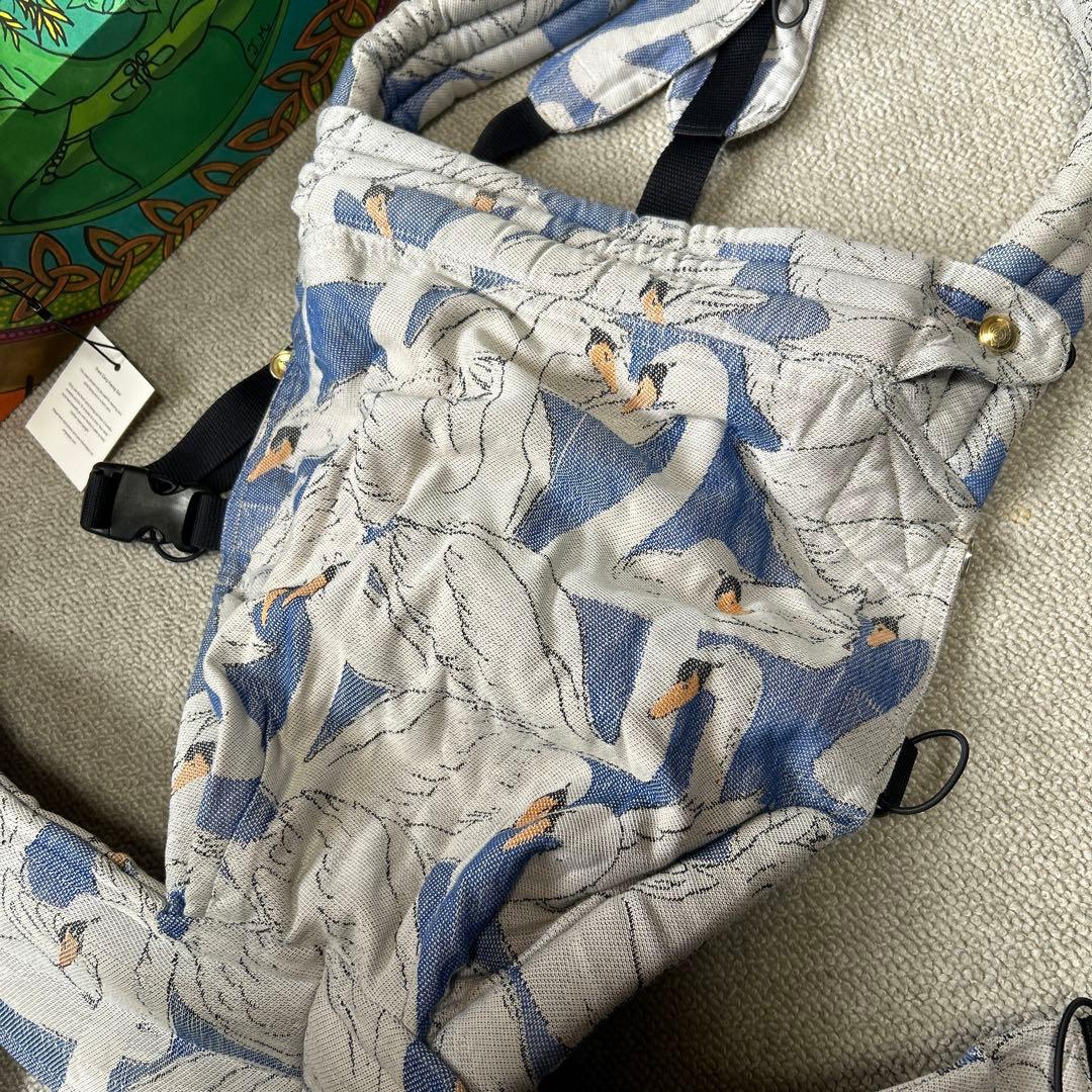 Artipoppe アーティポッペ　抱っこ紐　スワン　3.2kg〜20kg