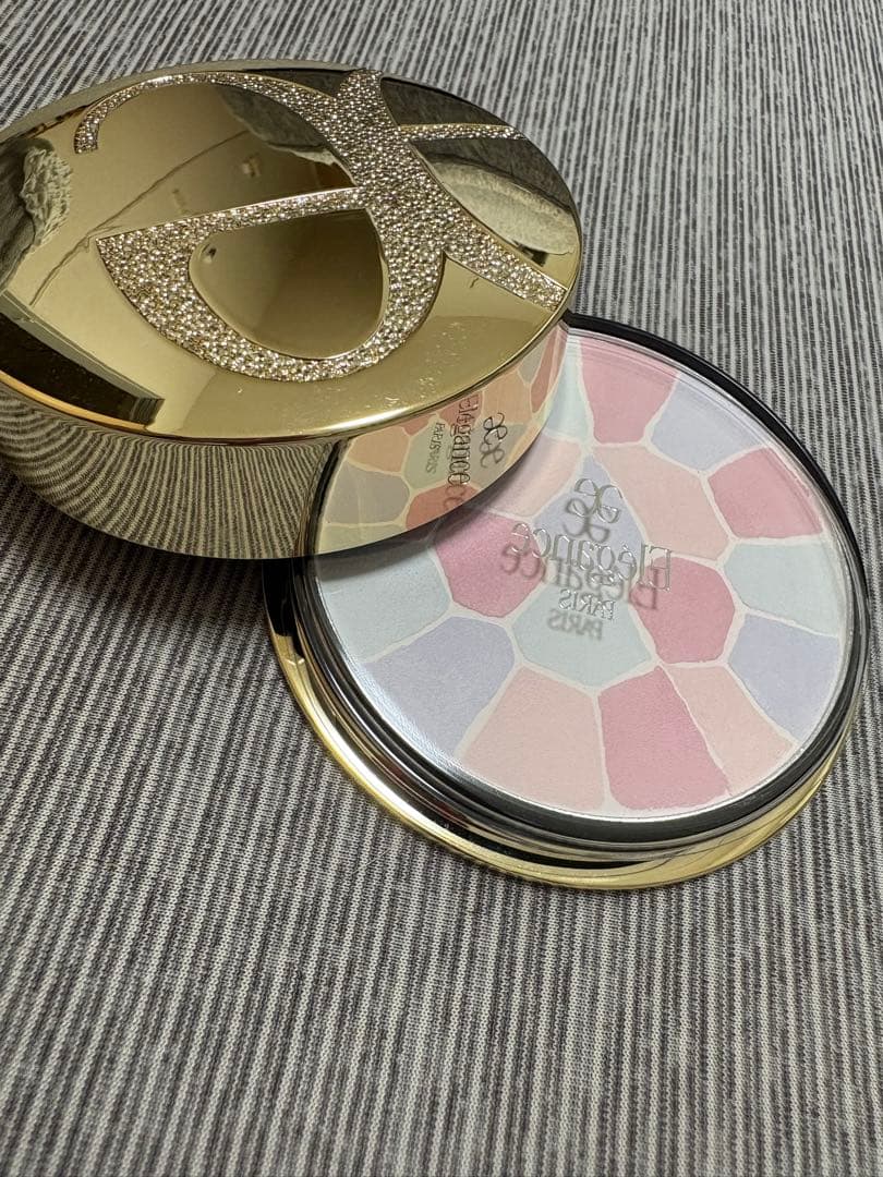 エレガンス プレストパウダー ラ プードル エレガンス / ラ プードル オートニュアンスの公式商品情報｜美容