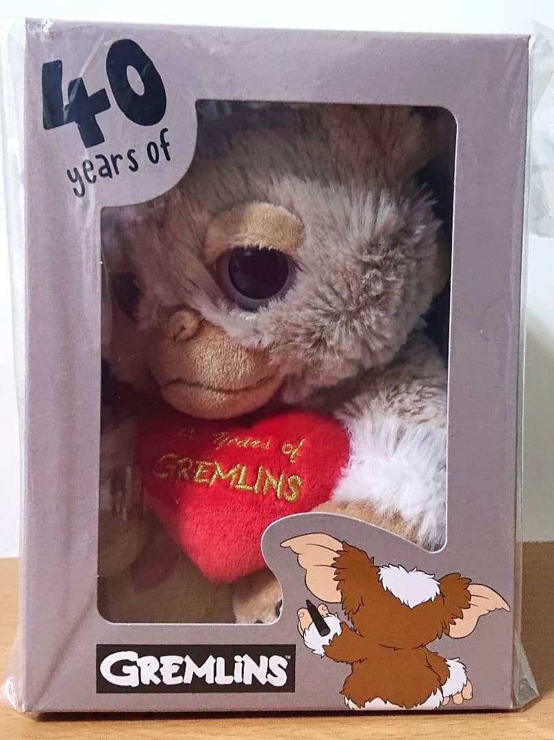 バースデイバー グレムリン ギズモ ぬいぐるみ ペールグレー ハート 25cm GREMLINS×BIRTHDAY BAR】ギズモ 別注アイテムを限定発売！ | 株式会社
