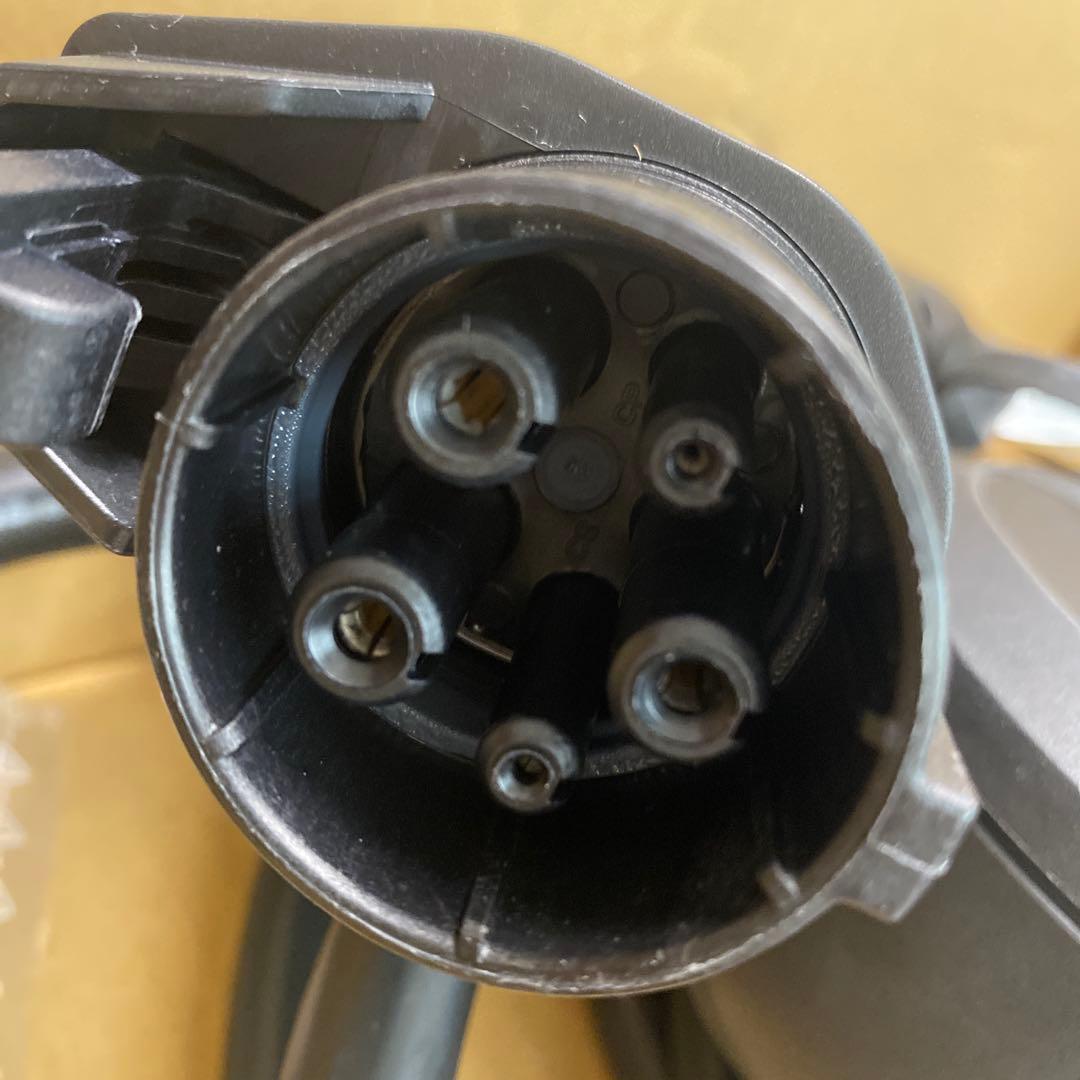 AUDI アウディ e-tron 充電ケーブル8KW普通充電器 - メルカリ