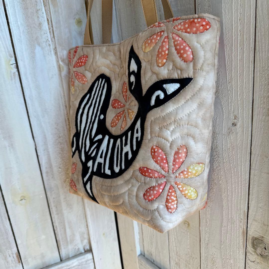 ハワイアンキルト♪ハンドメイドバッグ♪ALOHAクジラ - メルカリ