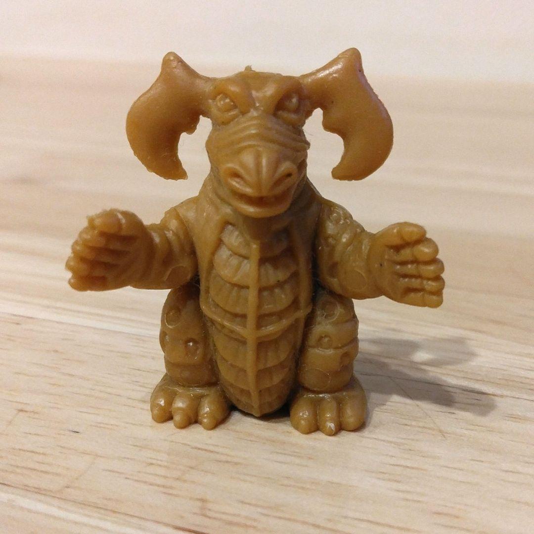 ウルトラマン怪獣消しゴム ベロン 茶色 ポピー - メルカリ
