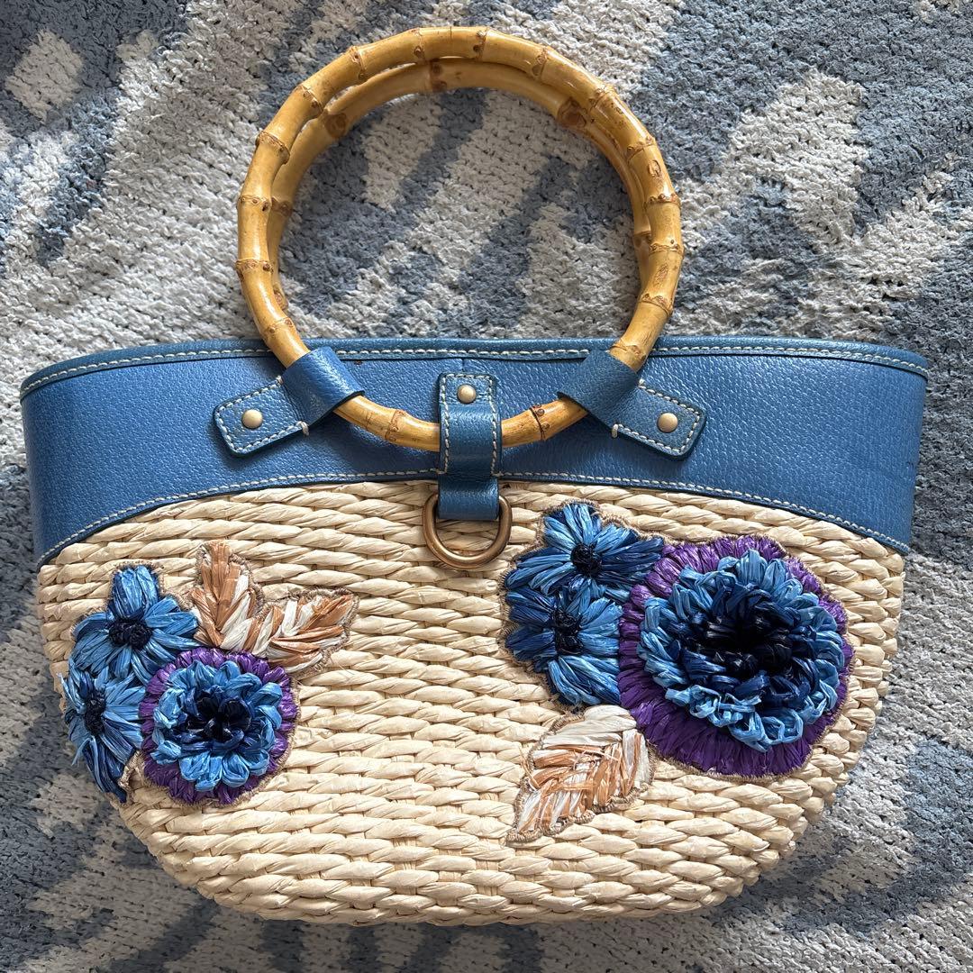 miumiuのカゴバック ミュウミュウ新作バッグ、エコレザーのカゴバッグやマテラッセ