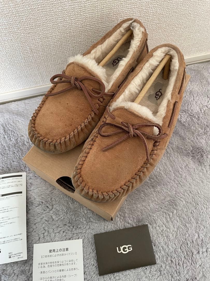UGG ブラウン モカシン 7サイズ - メルカリ