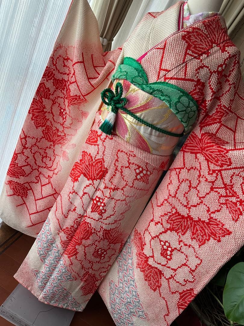 여 振袖フルセット 総絞り 赤×アイボリー 着物の館 いきさの振袖 /赤色/古典/牡丹柄/ 総絞り振袖 | My振袖