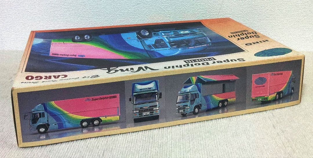 1/32 日野 スーパードルフィンプロフィアウイングカーゴ 【未組立て品