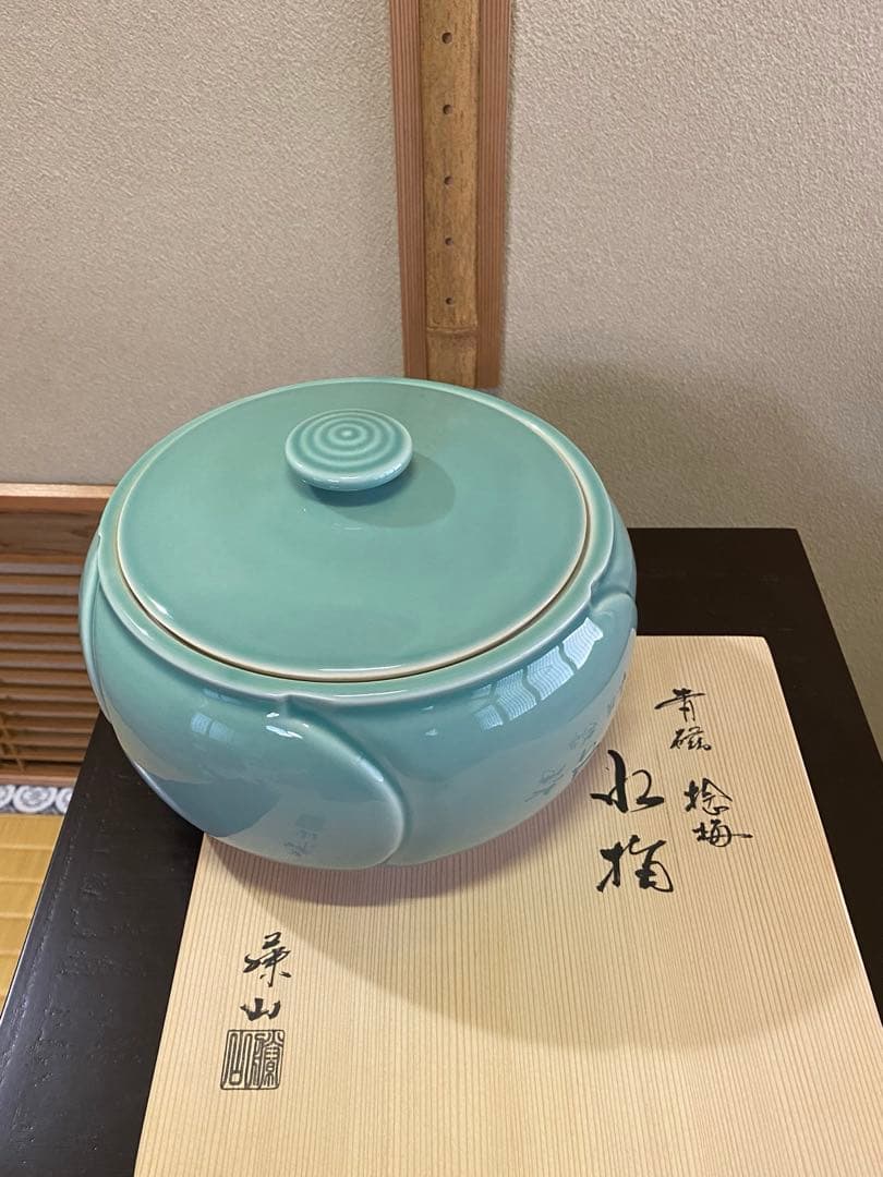 茶道具/水指 加藤藤山『捻梅』青磁 塗蓋　共箱 W275 水指 『青磁 捻梅』『加藤藤山 造』 共箱 茶道具 - メルカリ