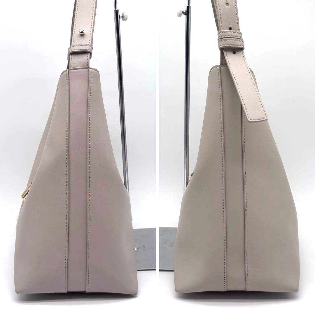 ✨未使用級✨現行✨フルラ ゴッチャ M ホーボーバッグ グレージュ