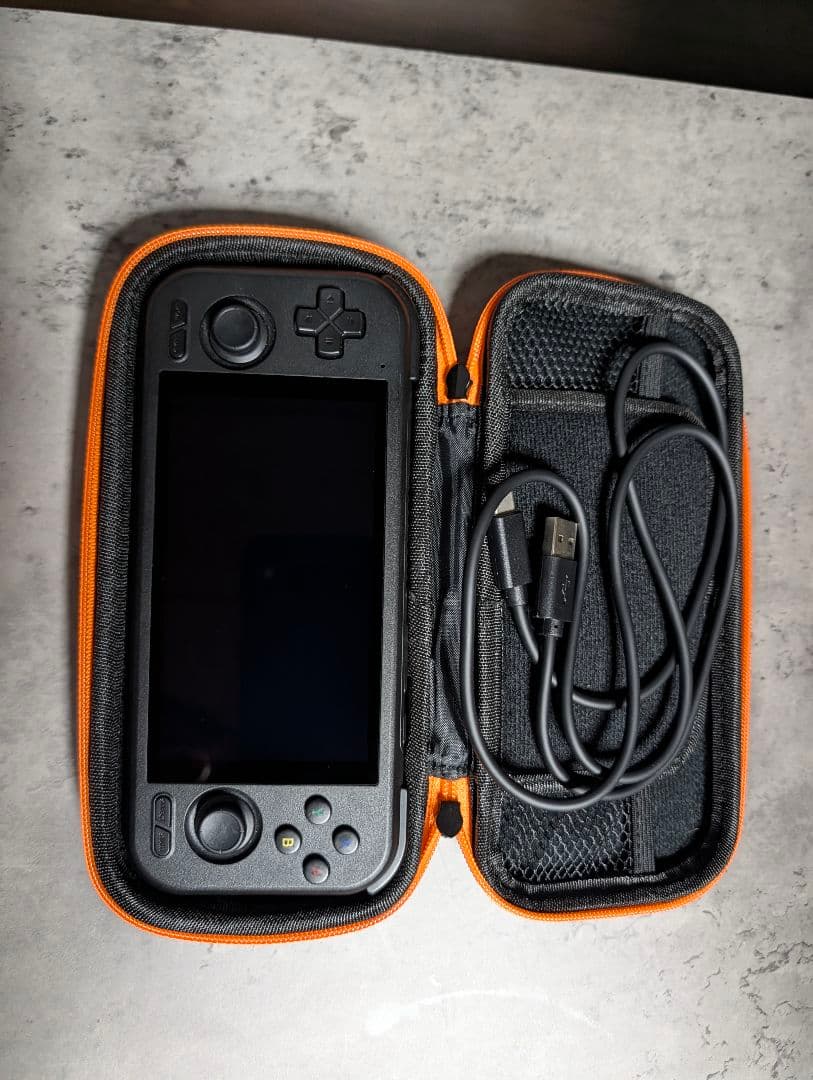 Retroid Pocket 4 Pro そしてキャリングケース