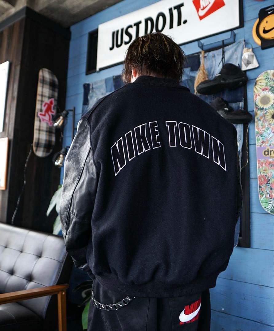 超希少 NIKE 90s 袖レザー スタジャン NIKE TOWN ブラック - メルカリ
