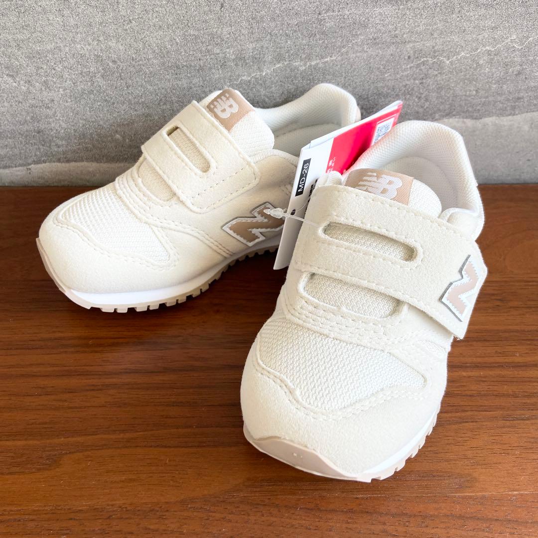 新品】13センチ ライトベージュ ニューバランス スニーカー キッズ