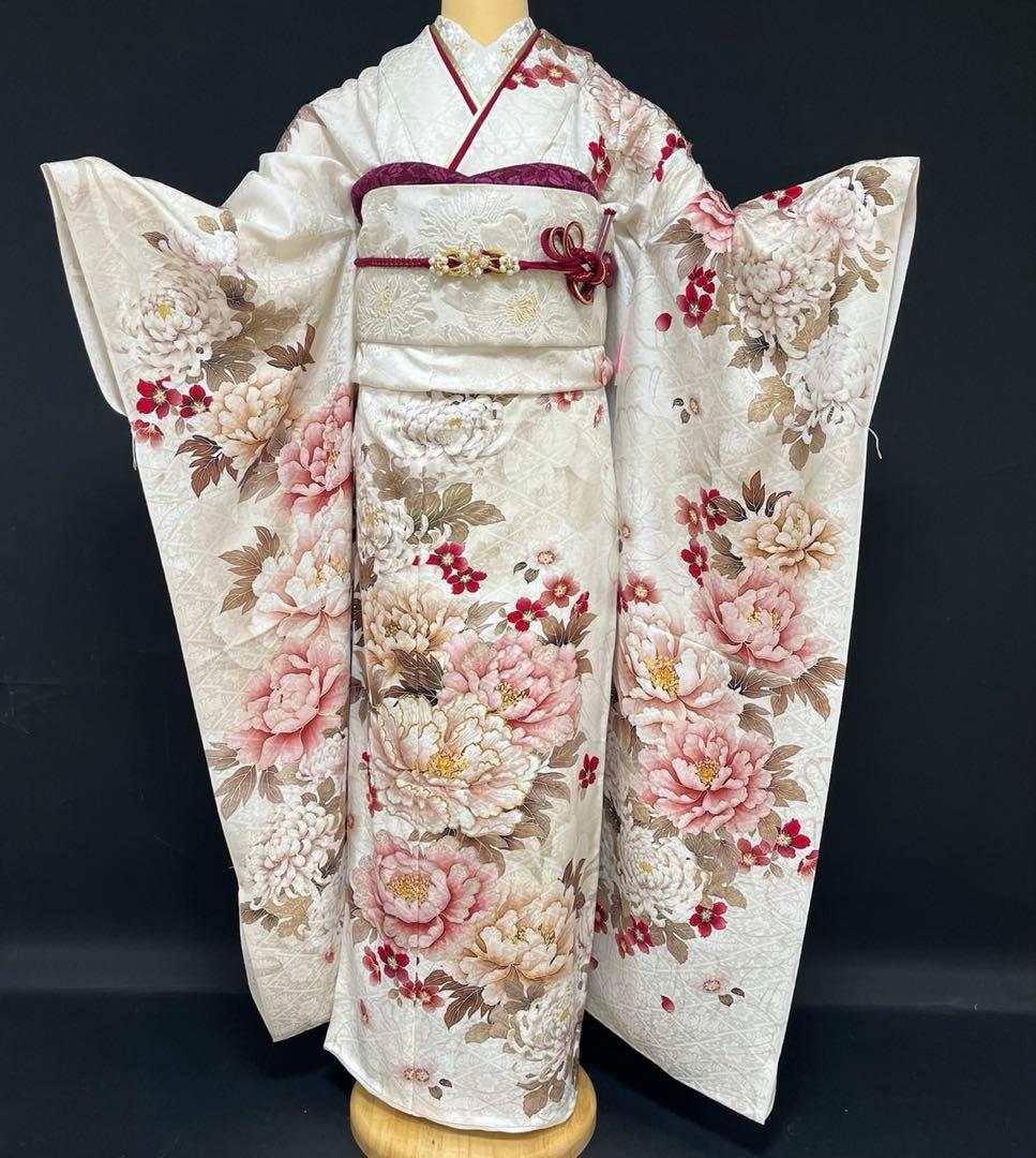 白地にピンクの可愛らしい牡丹の振袖フルセット 白地ピンク牡丹と桜［FS0954］ - 成人式振袖レンタル・販売のふりそで