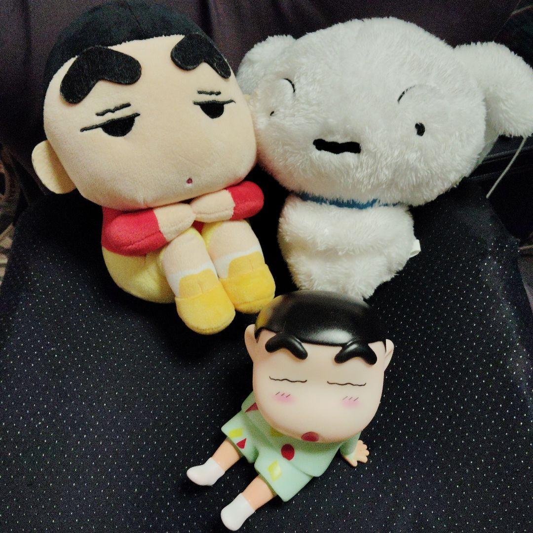 クレヨンしんちゃん ぬいぐるみとフィギュアセット ガシャポン(R)で人気「クレヨンしんちゃん まちぼうけ」が 約20cmの