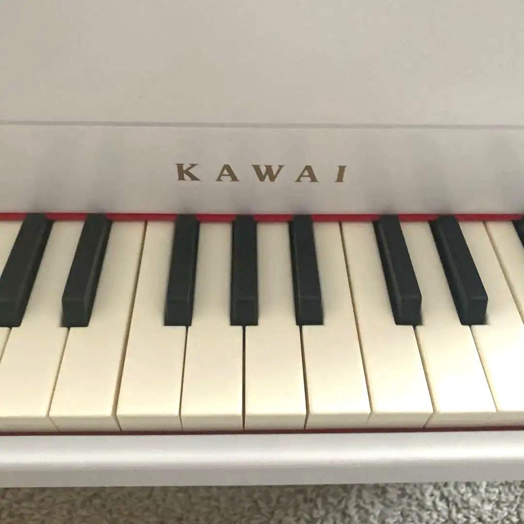KAWAI ホワイト アップライトピアノ 32鍵 - メルカリ