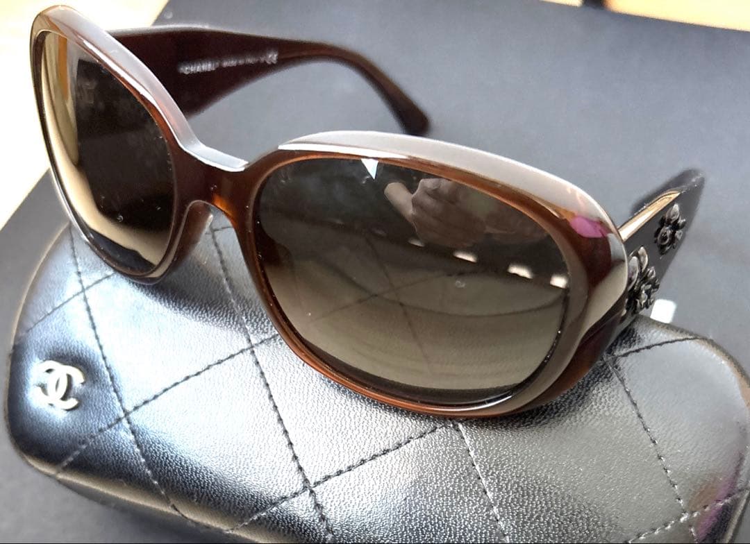 CHANEL ブラック サングラス フラワー装飾 - メルカリ