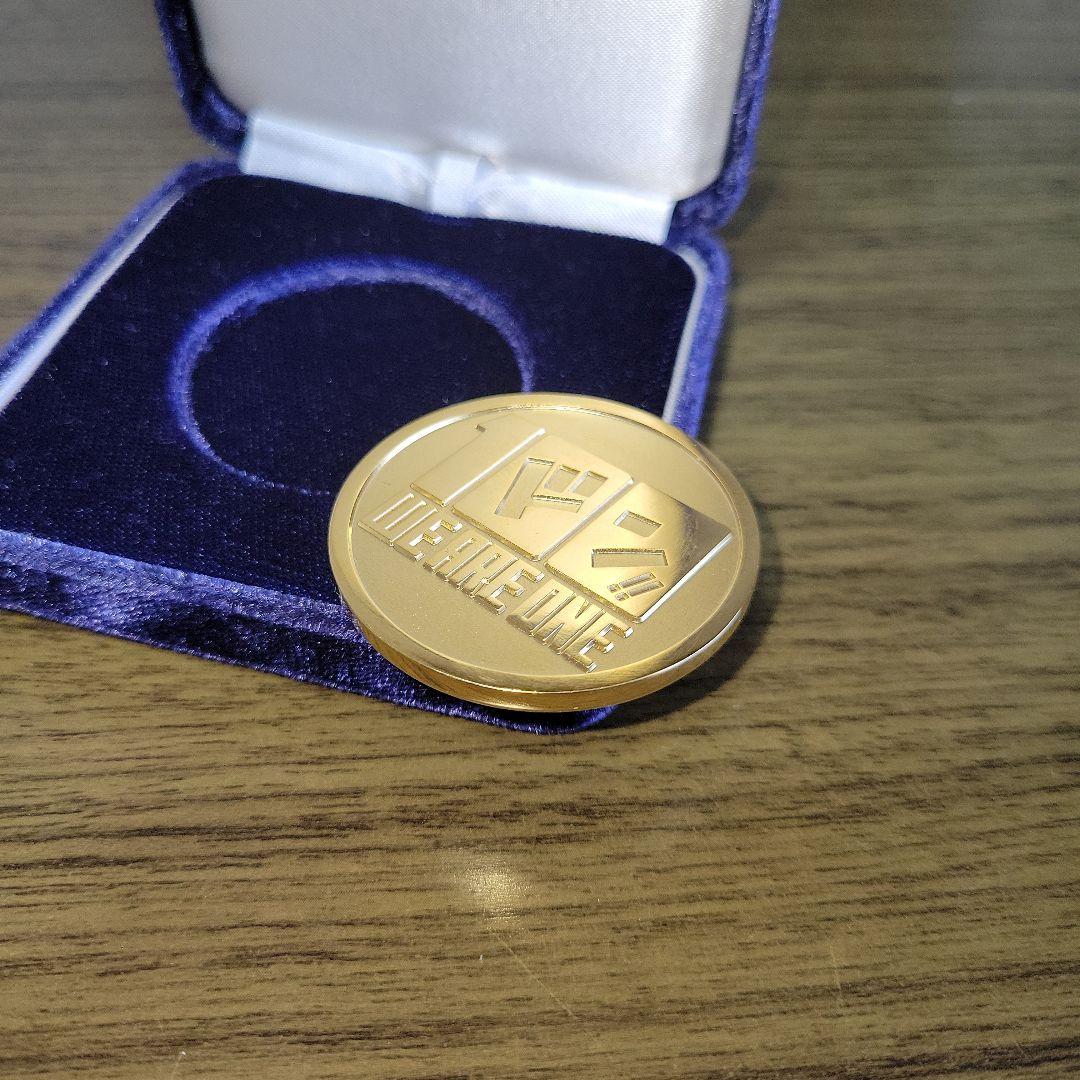 ONE PIECE 100巻発売記念メダル ワンピース 金メダル - メルカリ