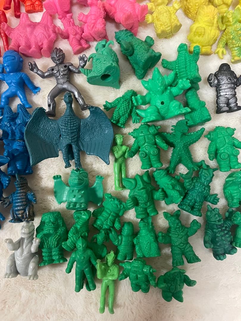 当時物のウルトラマン消しピンです。 全く知識がない為まとめ売りに