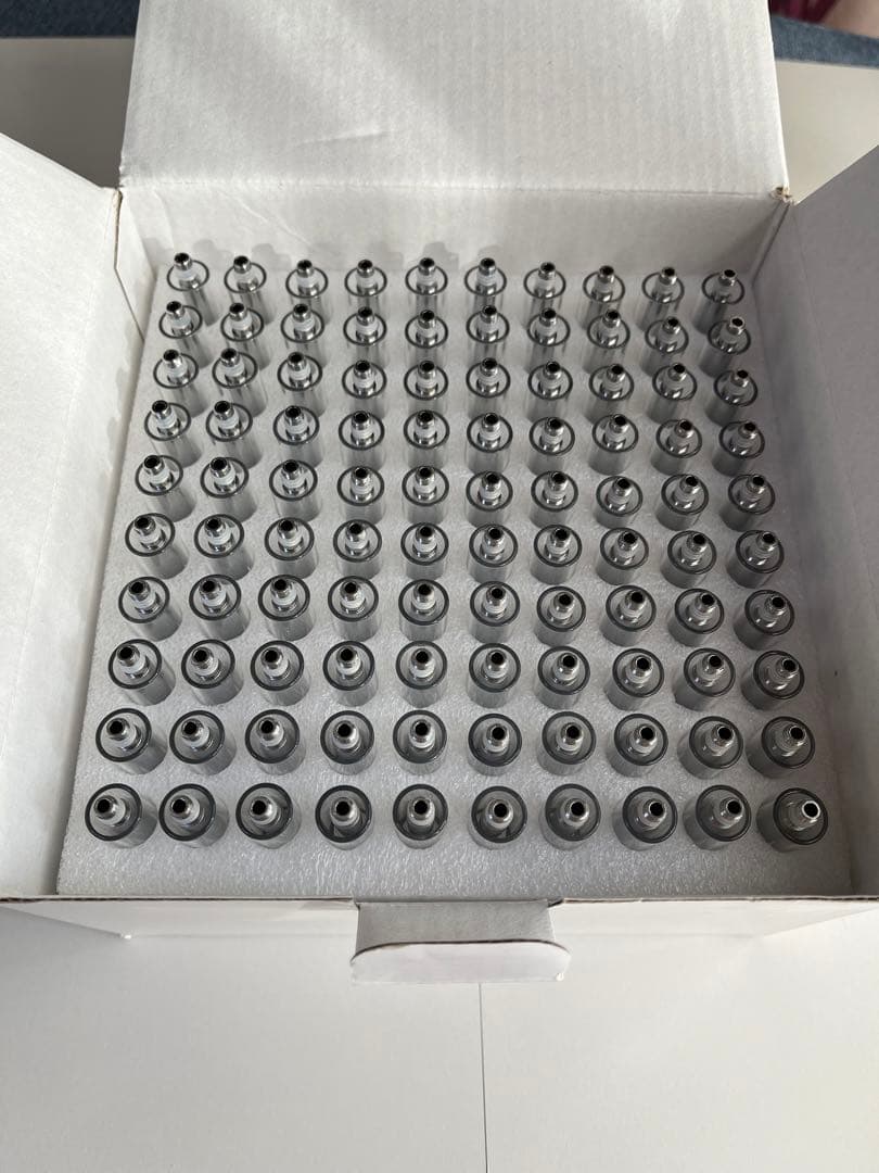 0.8ml×300本   白   CBD   アトマイザー