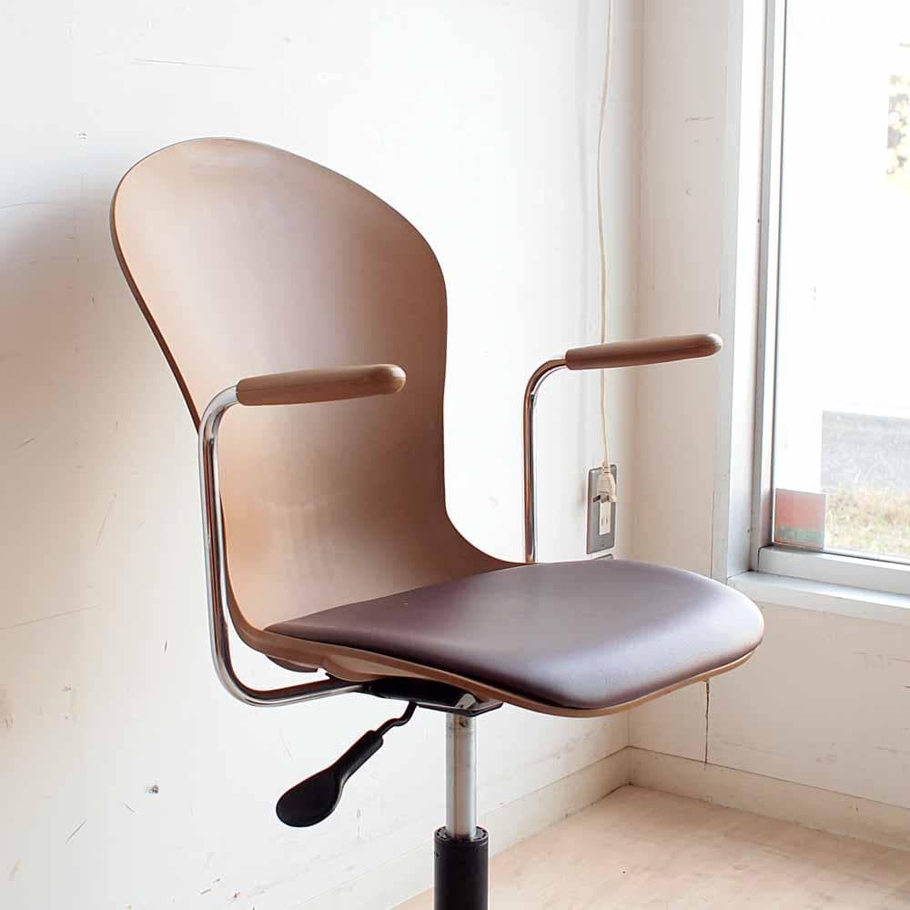 furmax デスクチェア A アーム付きワークチェア ZR24299 - メルカリ