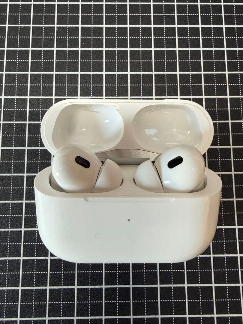 Apple AirPods Pro 本体 第2世代 タイプC おまけ付き　保証付 アップル、MagSafe充電ケース（USB-C）付属の新しい「AirPods Pro（第2