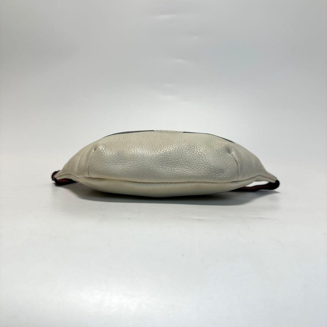 o22【美品】グッチ ロゴプリント レザー シェリーライン ボディバッグ