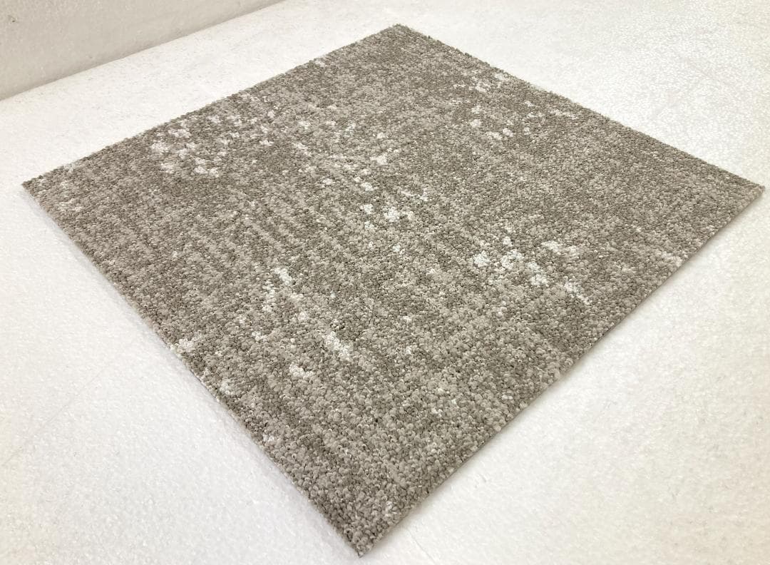 モグモグAP　タイルカーペット　３６枚 新品・未使用　国内メーカー 日本製 置くだけでズレない 洗える北欧調タイルカーペット 敷き詰め用