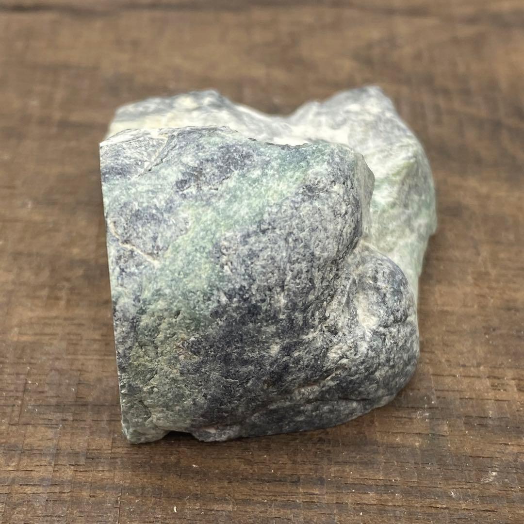 7109】糸魚川産 黒翡翠 51g ヒスイ 原石 天然石 パワーストーン 素材