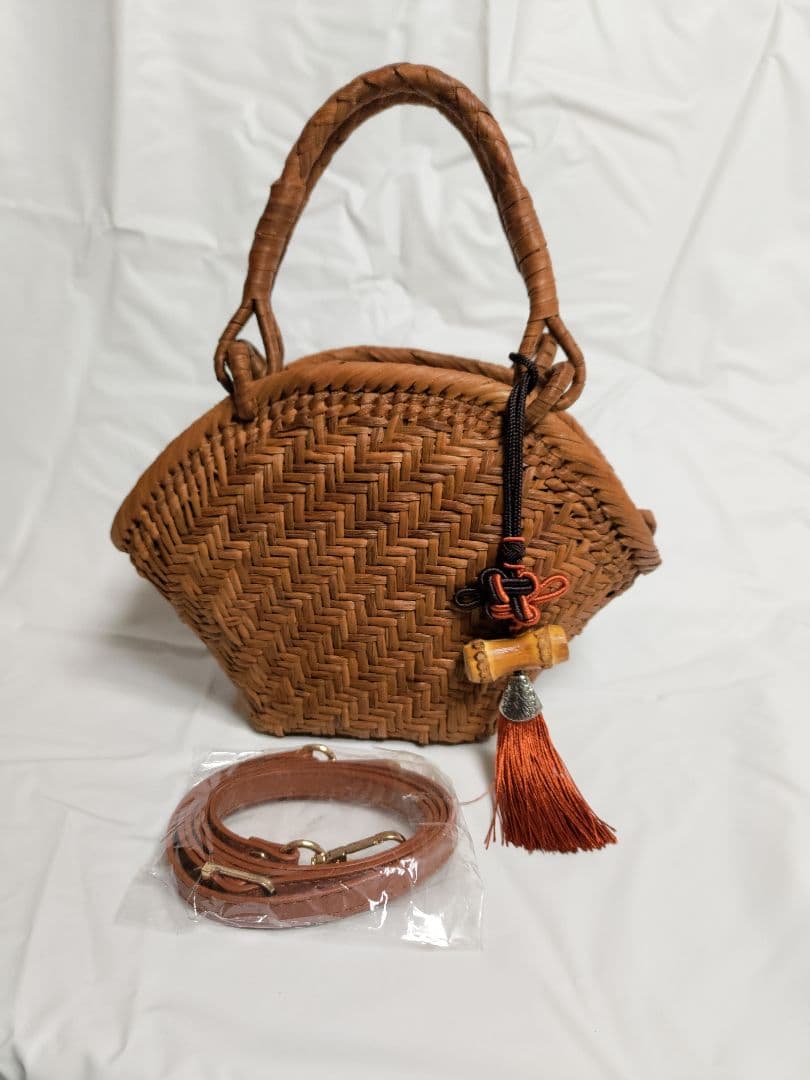 山葡萄かごバッグ 網代編み　手作り 国産山葡萄 手作り かごバッグ 網代編み A4サイズ適応 - DYSANIA'S