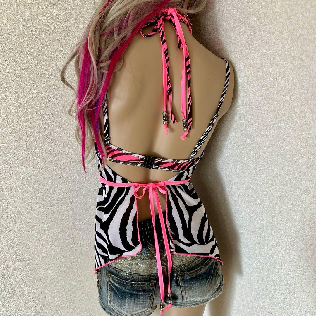 【d.i.a.】 ゼブラ柄×ネオンピンク 背中ガンあきエプロンキャミ ギャル