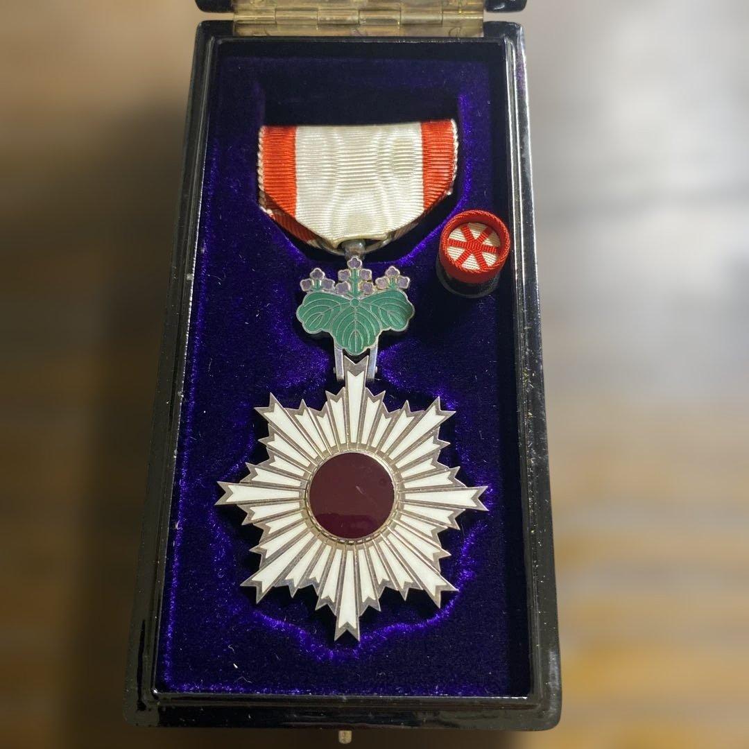 大日本帝国　海軍　中尉　勲章 大日本帝国 日本軍 陸軍 海軍 勲章 記章 メダルバー 4連 勲章吊金具