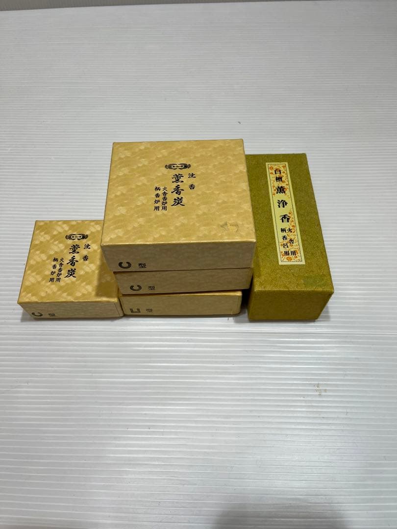 玉和堂　沈香　線香　香炭　白檀　コの字　馬蹄　薫香炭　角型 Amazon.co.jp: 玉初堂のお線香 沈香薫香炭 馬蹄型 小20枚 #872