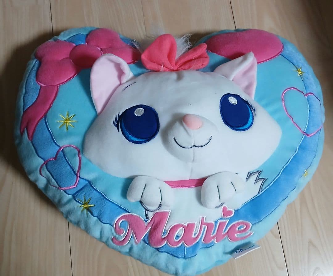 ディズニー マリーちゃん クッション ハート型 - メルカリ