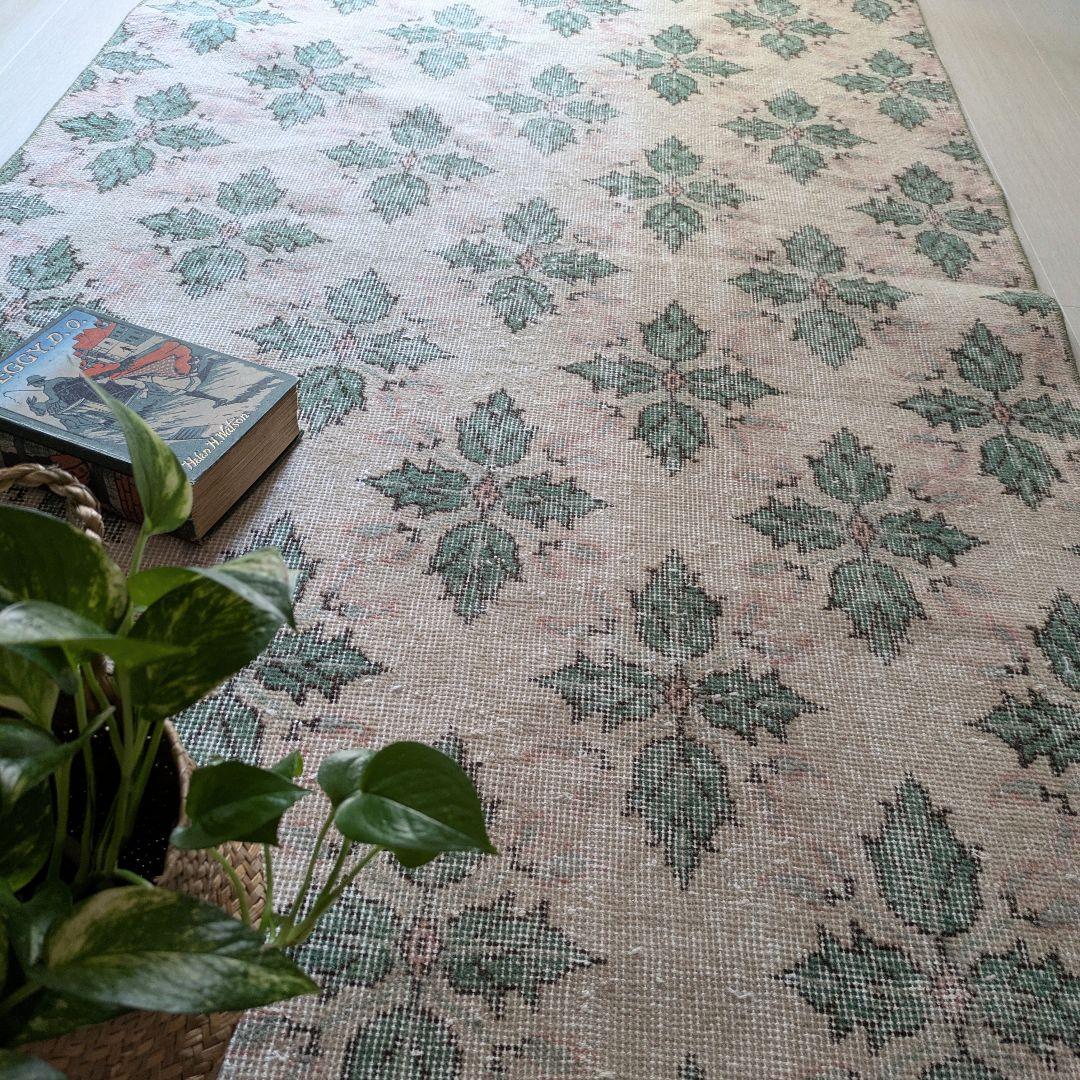 109×201 落ち着きベージュ　リーフ柄　トルコヴィンテージラグ ウィルトンラグ ルアン トルコ製 リーフ柄 ナチュラル ホワイト