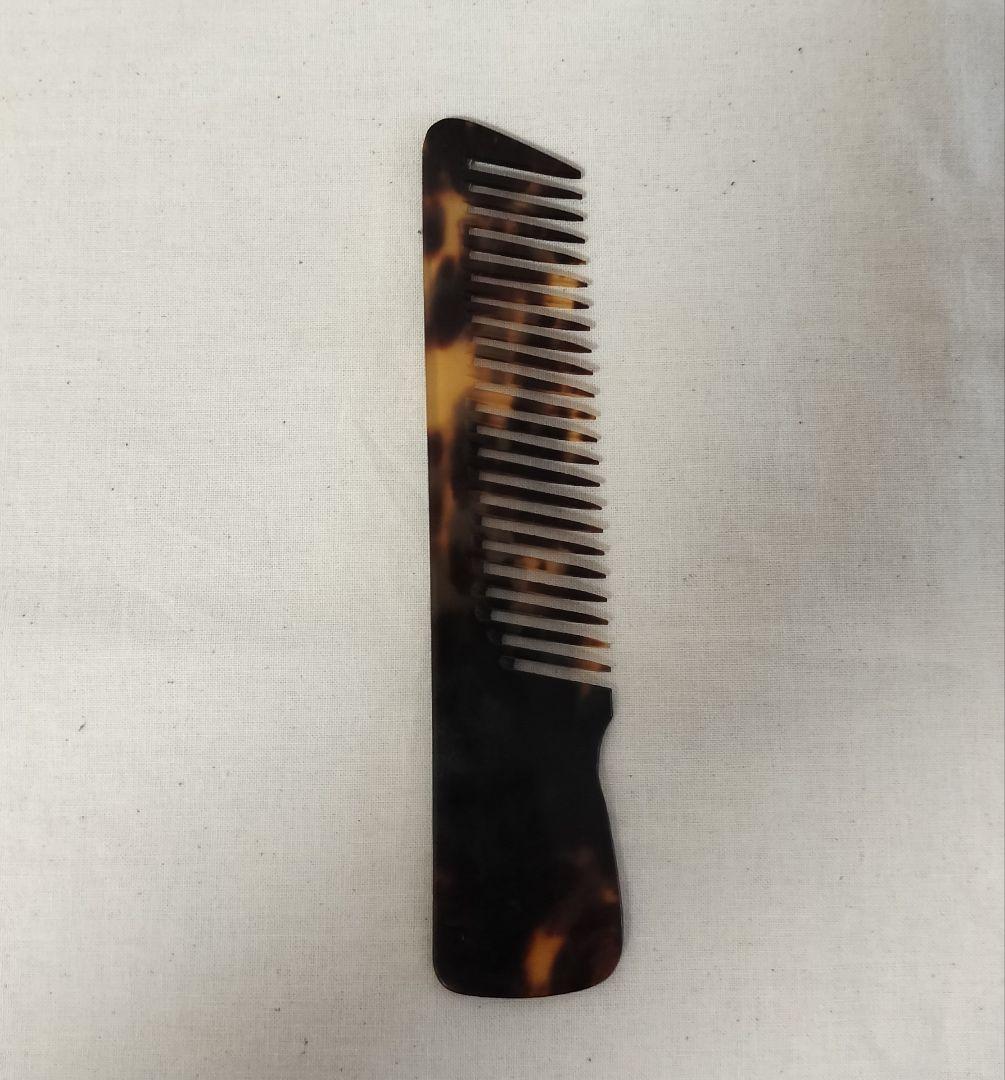 理容鼈甲　理容鼈甲櫛　鼈甲櫛　べっ甲　ベッコウ　理容 Amazon.co.jp: 本鼈甲 18目引分 理容櫛 理容コームb : ビューティー