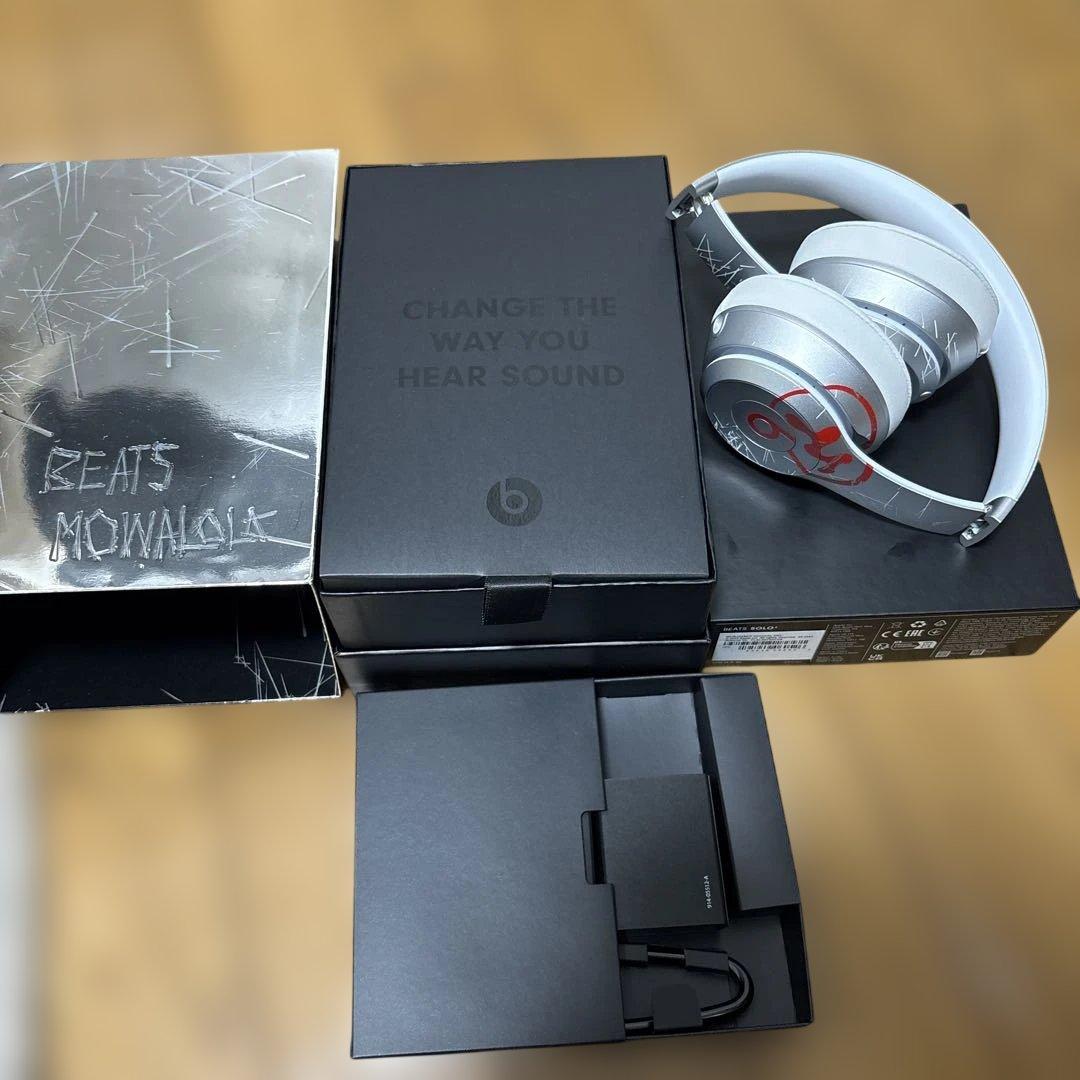 Mowalola Beats Solo3 Wireless - メルカリ